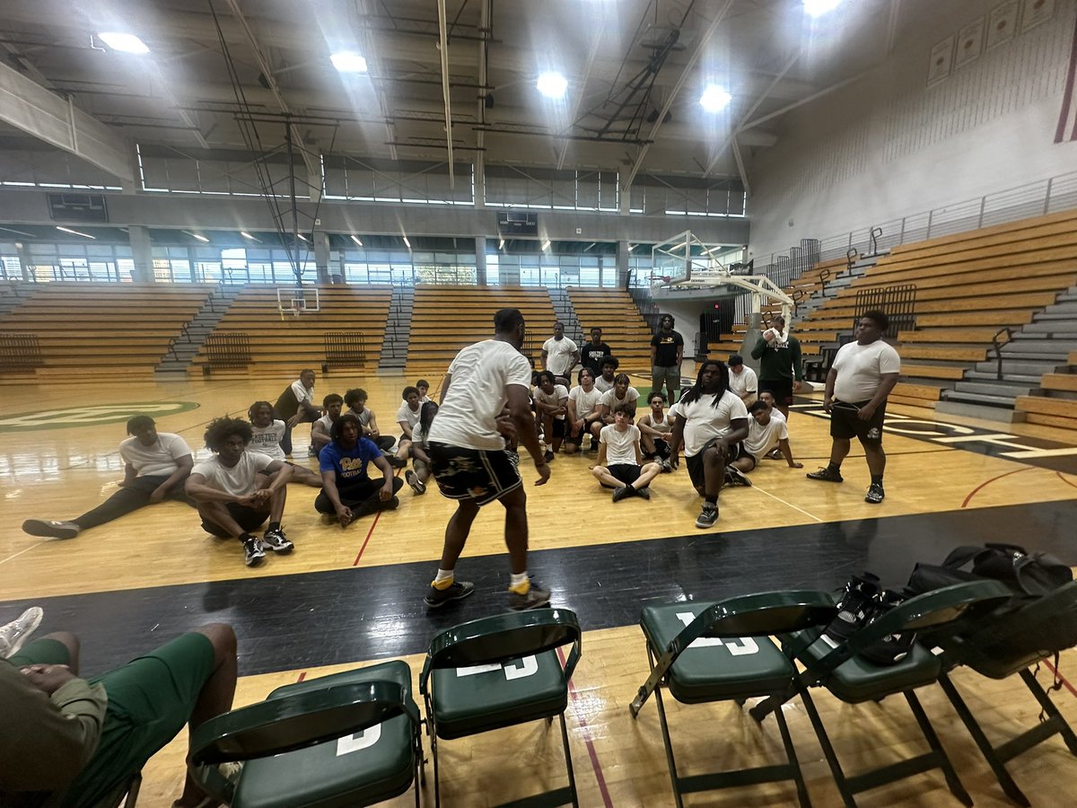 Thank you to <a href="/dpeoplesjones/">Donovan Peoples-Jones</a> investing his football knowledge with our current Technicians and sharing his words of wisdom.  Great DAY!