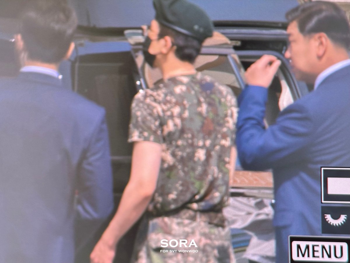 soraforww's tweet image. 250424 수료식 pre 

반팔...............
어깨...............

#세븐틴⁠ ⁠⁠⁠#SEVENTEEN⁠ ⁠⁠#원우 #WONWOO #ウォヌ