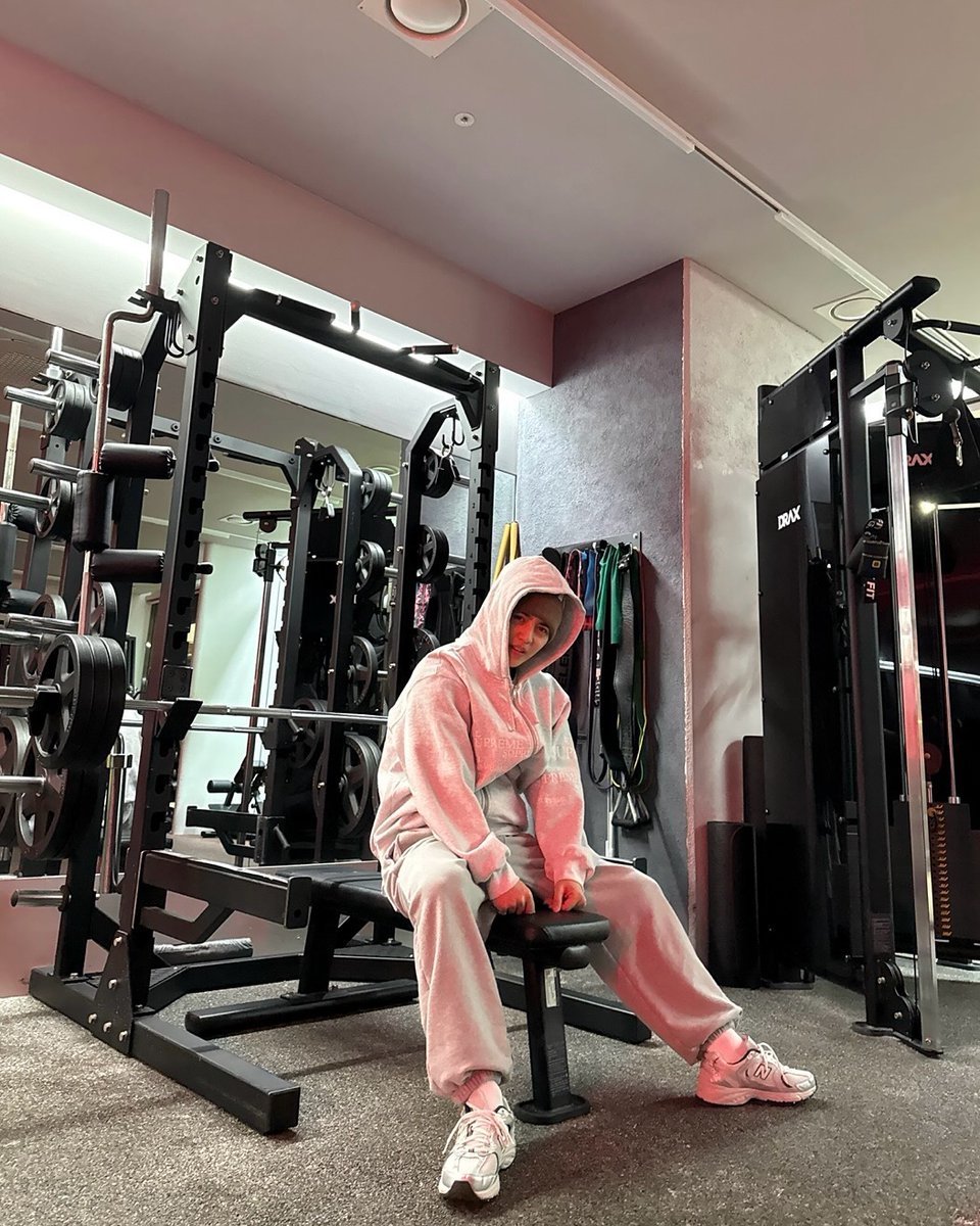 ㅤ
Gray vibes and gains — staying warm, staying focused.
ㅤ