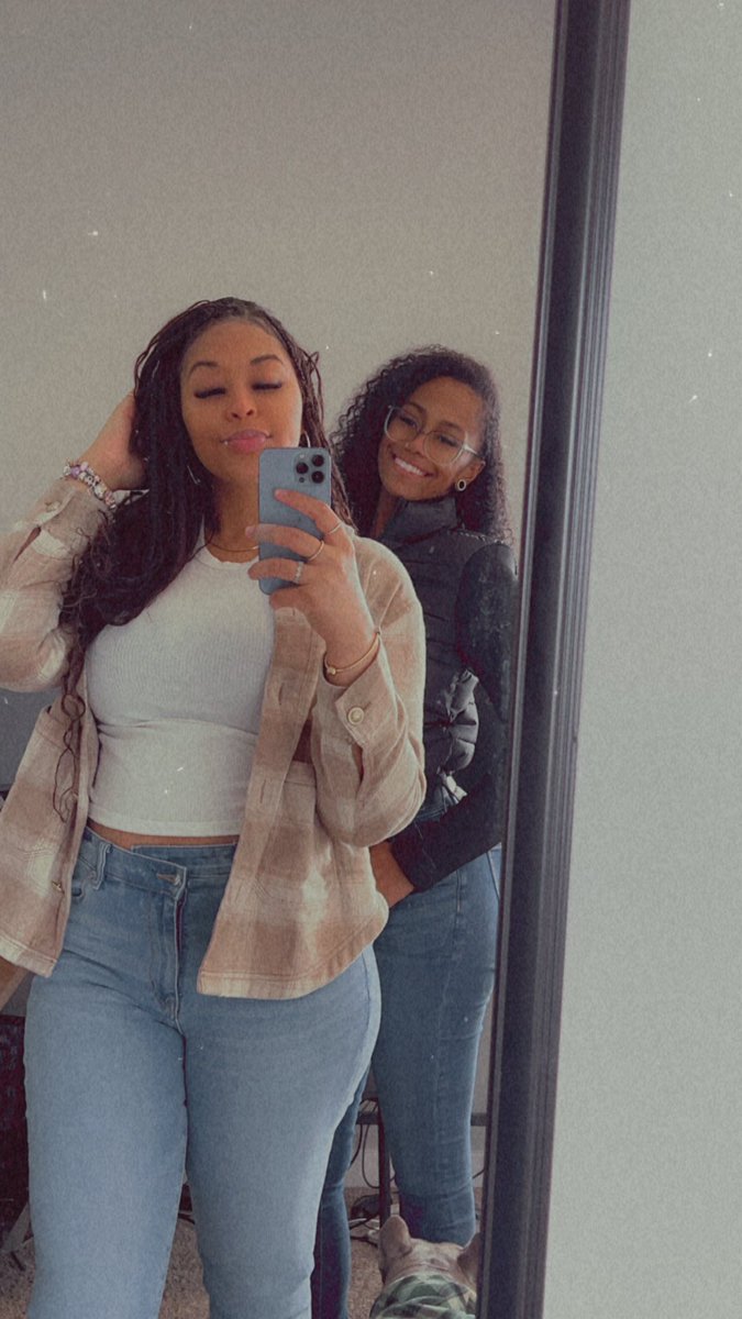 lanafrmthenorth's tweet photo. HAPPY 30TH FUCKING BIRTHDAY TO MY BESTEST FRIEND/COUSIN!! You deserve all the good things in the world and I love you 3000. @crochappa 🥺🎂🎈🎊 https://t.co/aIqqHzWffR