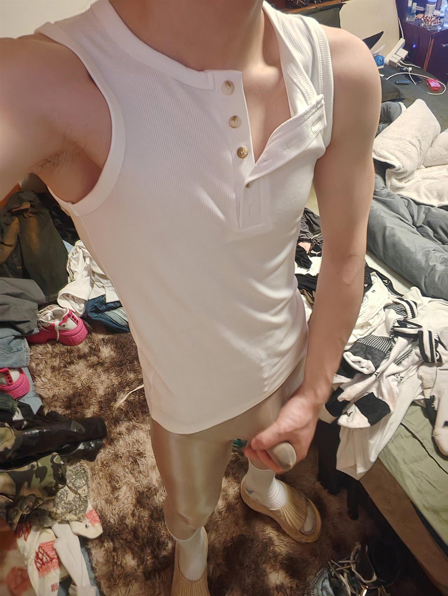 感冒一周好了后就要大撸特撸
（那天射了3次，早上一次，下午一次，晚上一次）😛😛