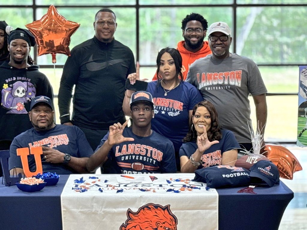 Jayvon Dean (LB/Edge) from Legacy School of Sport Sciences ( Spring TX) signed with Langston University