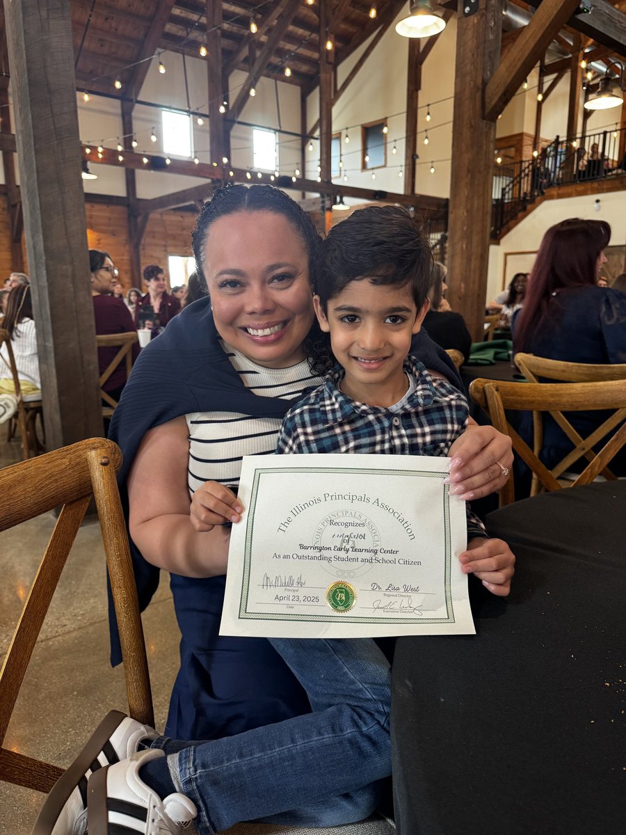 MsAcosta220's tweet image. Loved recognizing our student leaders! @IPALake @ilprincipals #ThePlaceToB ❤️🦓