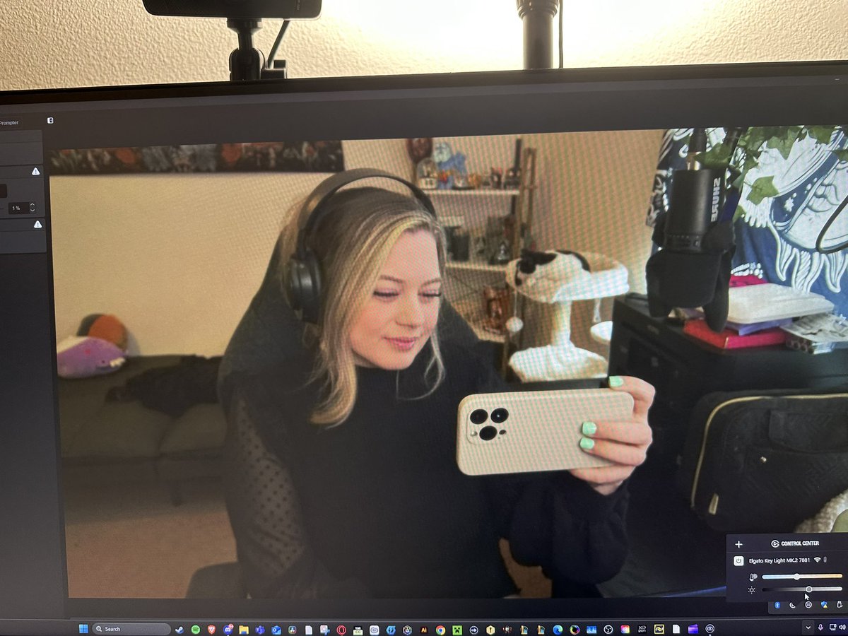 Ooooo who dis 👀

Ttv/lloren__