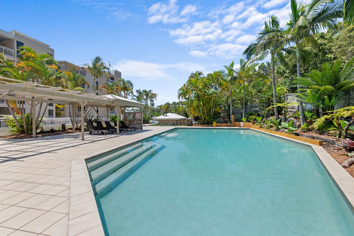 Did you know? 👀💦 Guests at the Deep Blue Apartments get exclusive access to their own private pool—because some days, the ocean view is best enjoyed from a sun lounger. 🌴☀️