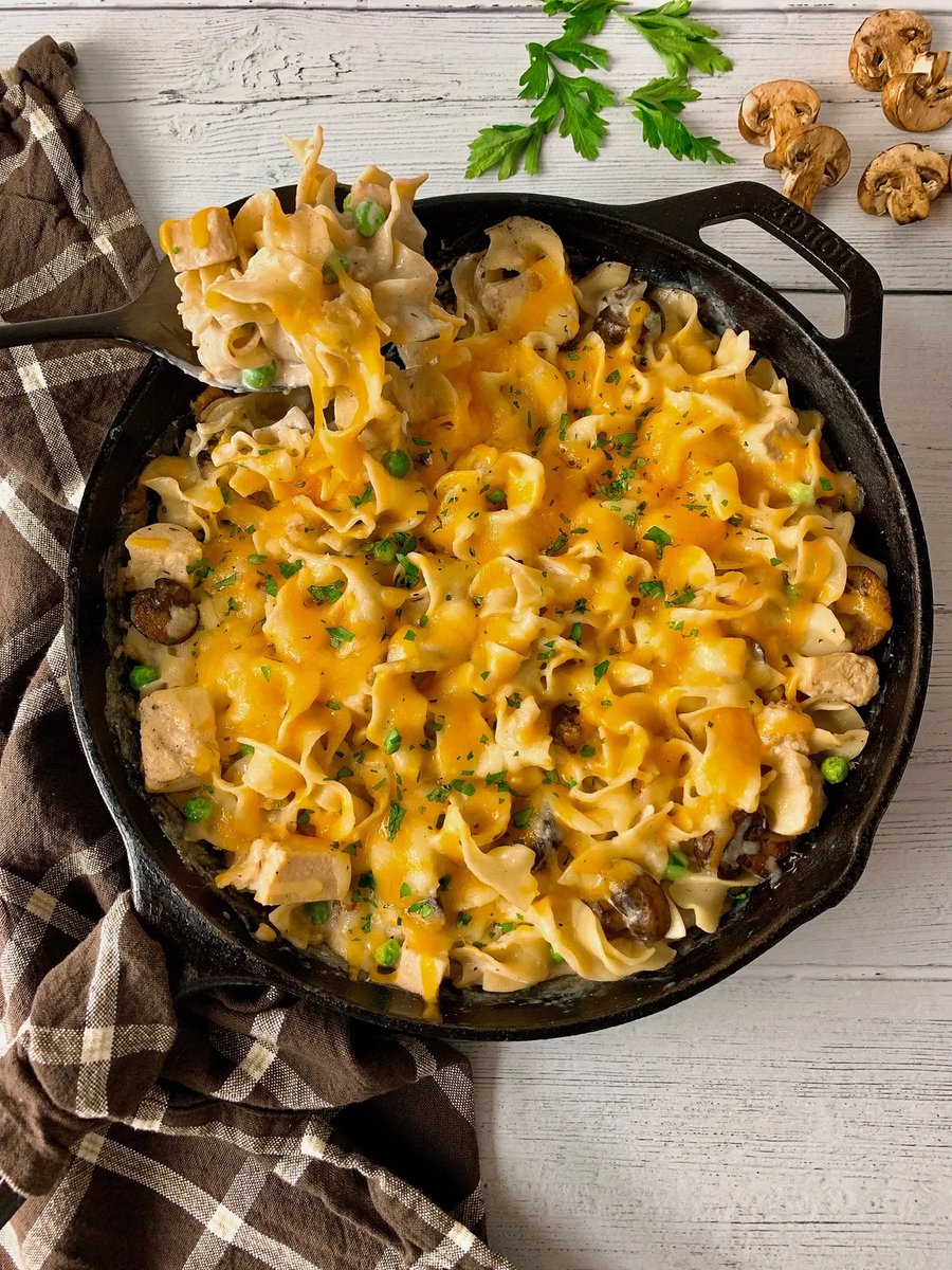 Chicken Tetrazzini. Buttery noodles, juicy mushrooms, sharp and stretchy cheeses, and a sublime cream sauce that boasts hint of garlic, onion, thyme, and Dijon mustard. This time-honored classic just got a facelift!
robinmillercooks.com/f/chicken-tetr…
