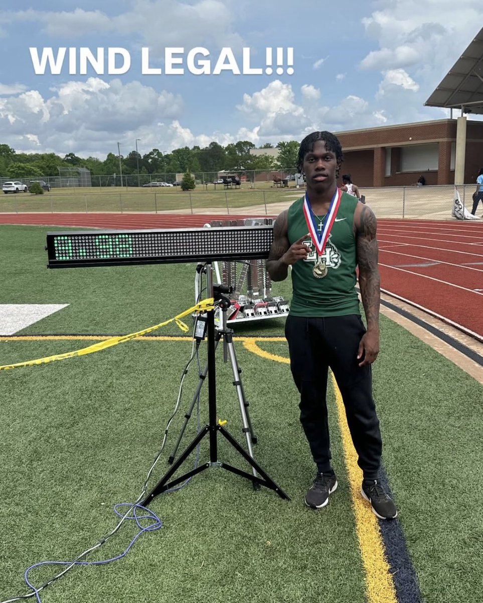UGA track and field signee <a href="/MauriceGleaton_/">Maurice “Lae” Gleaton Jr</a> just ran sub 10 100m today. He played WR for Langston Hughes… <a href="/DawgsHQ/">DawgsHQ</a>