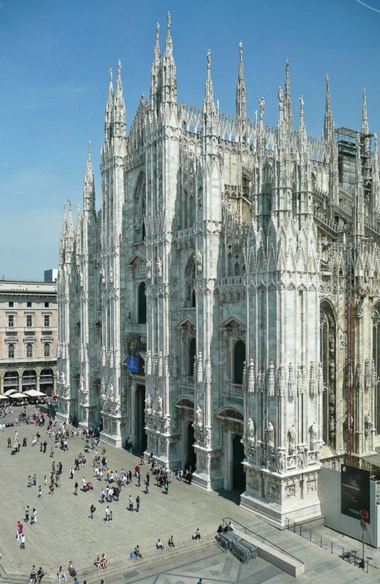 Thread on the beauty of Milan, Italy 🧵

1. Milan Cathedral. People indicate scale.