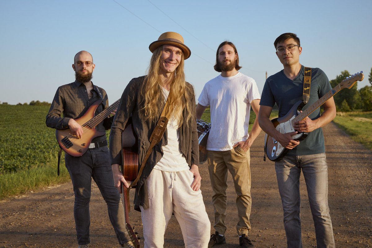 A full band show! It’s been a bit since we’ve all gotten to do a show together 🥲 #Norfolk #connecticut we’re coming your way! Playing at the Infinity Hall july 27th 😃 Tickets go on sale Friday 12 Pm, but presale has already begun for members and my Patrons 💛