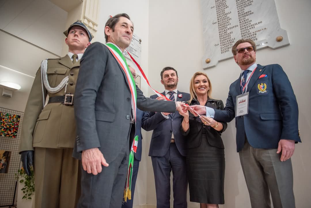 Kombatanci's tweet photo. 🇵🇱🇮🇹 80 lat temu polscy żołnierze wyzwolili nie tylko Bolonię, ale też okoliczne miejscowości m. in. Imolę, Castel San Pietro Terme i Castenaso. Dziś polska delegacja z weteranami Armii gen. Andersa pod przewodnictwem Szefa @Kombatanci Lecha Parella upamiętniła te miejsca. https://t.co/T5bYwqffXJ
