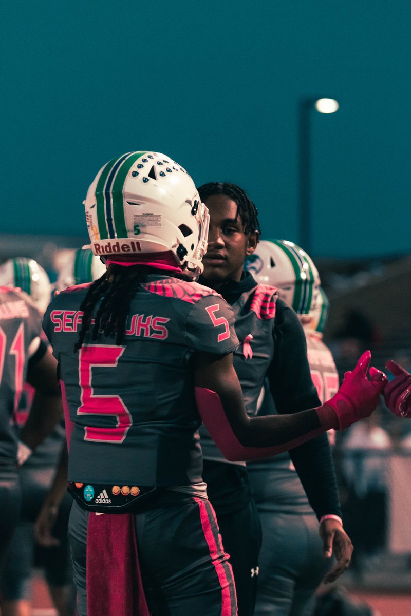 I’m Currently in the portal looking for a home. I still have 4 years of eligibility for football. hudl.com/v/2MkDjR
(571)839-4317