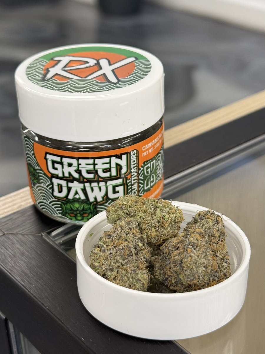 GreenwolfRetail's tweet photo. . #GREENDAWGCULTIVATION @GreenDawgDrew IS FLYING OFF THE SHELVES RN WITH THEIR STRAINS LIKE #Bedrock #doap #RX , Come Get The Za 🍁 https://t.co/pmWB2JheB2