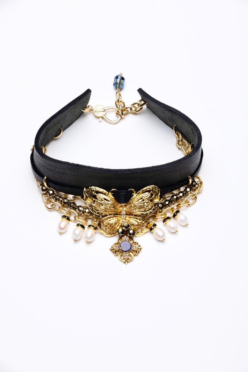 One of a Kind Spring Show 2025 starts this Friday &amp; Saturday 10-7PM-Sunday 10-5PM at the Merchandise Mart Booth #2112-2114 DM for tickets!! oneofakindshowchicago.com #Chicago #theMart #OneofaKindChicago #ShopChicago #reworkedvintagejewelry