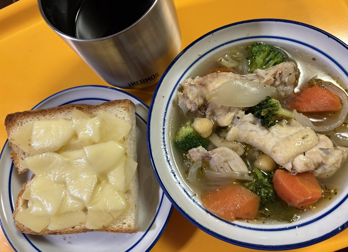 nankin007's tweet photo. 2025/04/20(日)
① #朝ココア
② #朝食
　#定番
　#朝スープ
　#鶏もも肉 #鶏手羽元
　#チーズトースト
　#煮りんご
　#BKコーヒー
③ #昼食 #リメイク #アクアパッツァ
　#チーズリゾット　#カフェオレ
④ #夕食 #ほうれん草 の #リゾット
　#ホットヨーグルト
　#ブラックチョコ
　#ノンアルカクテル https://t.co/KAPpe4fnHV