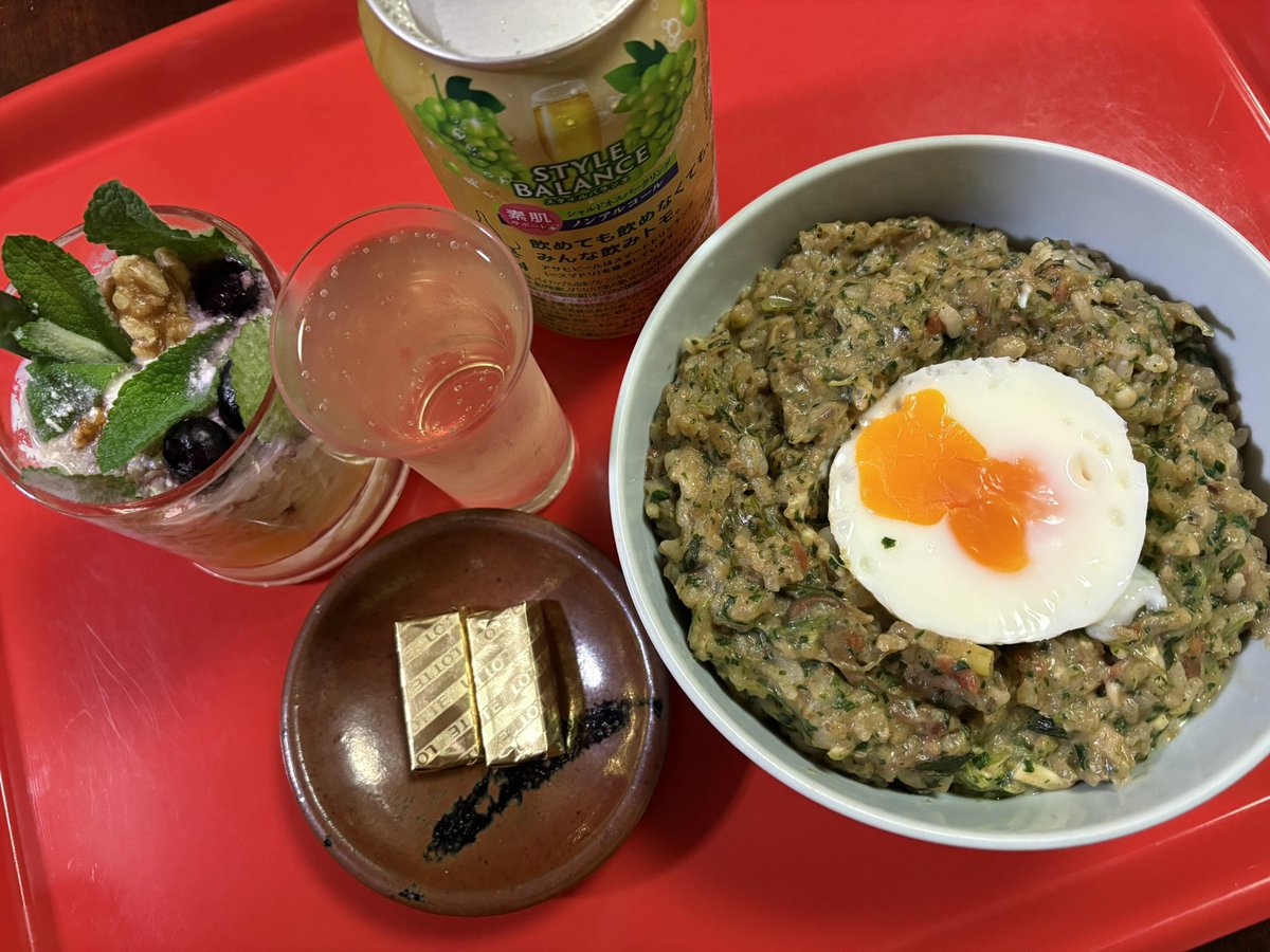 nankin007's tweet photo. 2025/04/20(日)
① #朝ココア
② #朝食
　#定番
　#朝スープ
　#鶏もも肉 #鶏手羽元
　#チーズトースト
　#煮りんご
　#BKコーヒー
③ #昼食 #リメイク #アクアパッツァ
　#チーズリゾット　#カフェオレ
④ #夕食 #ほうれん草 の #リゾット
　#ホットヨーグルト
　#ブラックチョコ
　#ノンアルカクテル https://t.co/KAPpe4fnHV