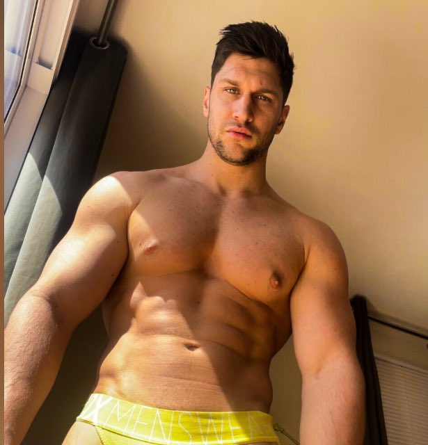 Catching that morning sun onlyfans.com/kylehynick