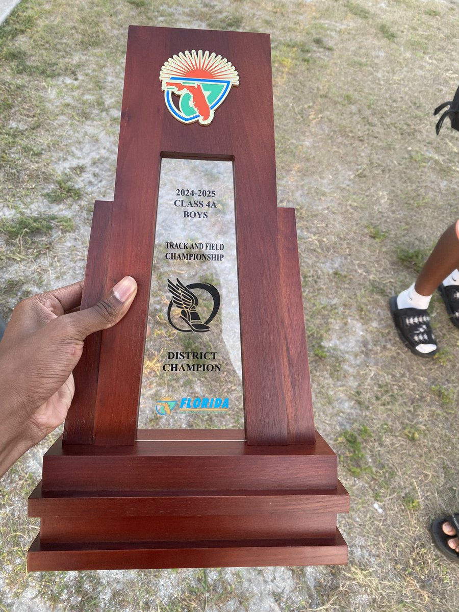 Unsigned track and cross country athlete, Class of 2025, aspiring to major in Construction Management. Driven to break records and contribute to a strong collegiate program. #unsigned #unsignedsenior #class2025 #400m #400mh #800m #5k #districts #regionals #trackandfield #track