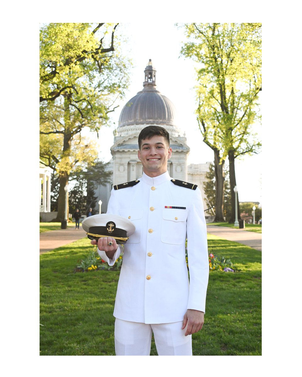 MjGrphx's tweet photo. United States Naval Academy Grad Photoshoot (1)
Shot on NIKON D7500
#photography #graduationphotography #graduation #gradphotography #sonyalpha #sony #canonrebel #canon #nikon #nikond7500 https://t.co/25Wvt53e05