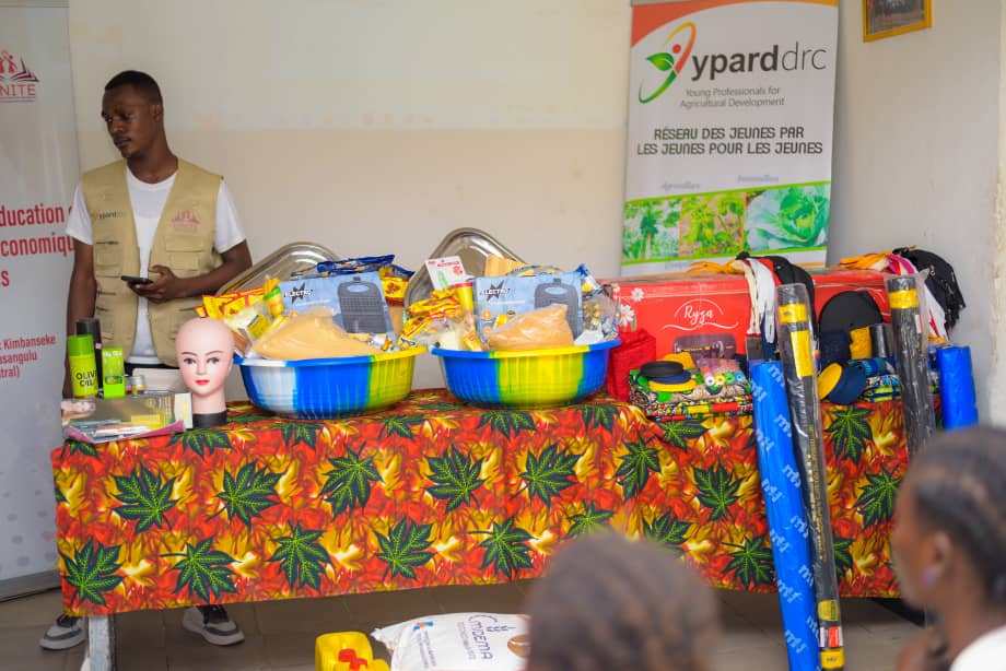 YPARD RDC (@ypard_rdc) on Twitter photo Photo de famille lors de la remise des kits de démarrage aux filles mères dans le cadre du projet IGNITE " Appui a l'éducation et autonomisation économique des filles adolescentes et filles mères" à Kinshasa et Kimbanseke. Merci, Matondo, Thanks à <a href="/UAFAfrica/">UAF-Africa</a> et <a href="/AFD_France/">Agence Française de #Développement (AFD) 🇫🇷 🇪🇺</a>. Photo de famille lors de la remise des kits de démarrage aux filles mères dans le cadre du projet IGNITE " Appui a l'éducation et autonomisation économique des filles adolescentes et filles mères" à Kinshasa et Kimbanseke. Merci, Matondo, Thanks à <a href="/UAFAfrica/">UAF-Africa</a> et <a href="/AFD_France/">Agence Française de #Développement (AFD) 🇫🇷 🇪🇺</a>.