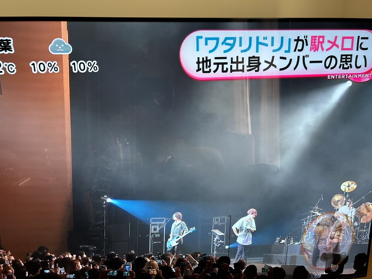 fukuda_u1's tweet photo. 昨夜、疲れ果ててしまい、なんと夜の8時前に寝てしまい、5時半に起きて、いま、鍋食ってます😋めざましでAlexandrosのニュースやってますが「ワタリドリ」って、僕監督の菅田将暉くん主演「明烏」のために作って頂いた曲だって知ってました？😅映画が終わった後にCMでバズったから知らない人多いんたけど😅いま、「明烏」観ると、吉岡里帆とか若葉竜也とかの初々しい姿が観れるので、楽しいですよ。是非観てください！👍