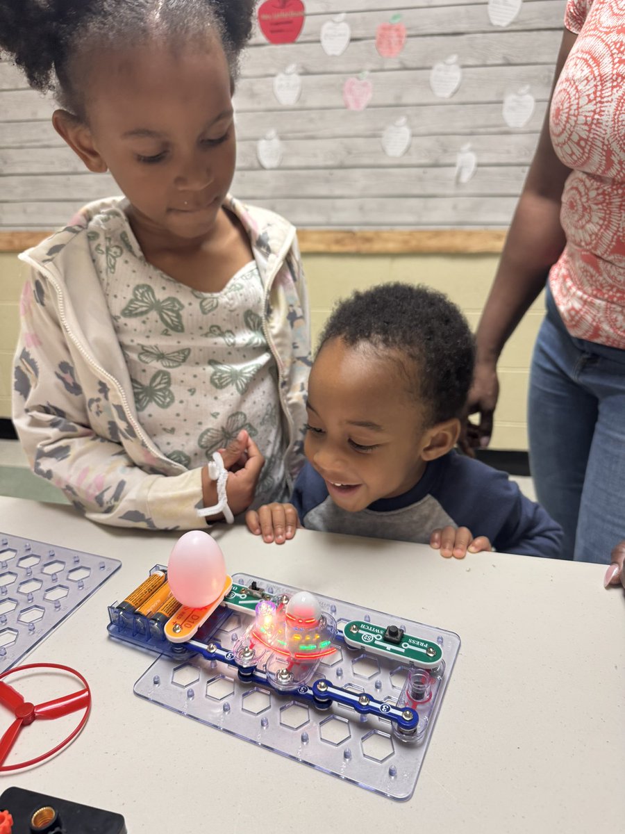 RNE Science Night was a school-wide STEM celebration! Every hallway buzzed with excitement—from 5th grade’s circuit stations to hands-on experiments across every grade level. Learning never looked so fun (or so bright)!💡⚡️ #RNEGreatThings