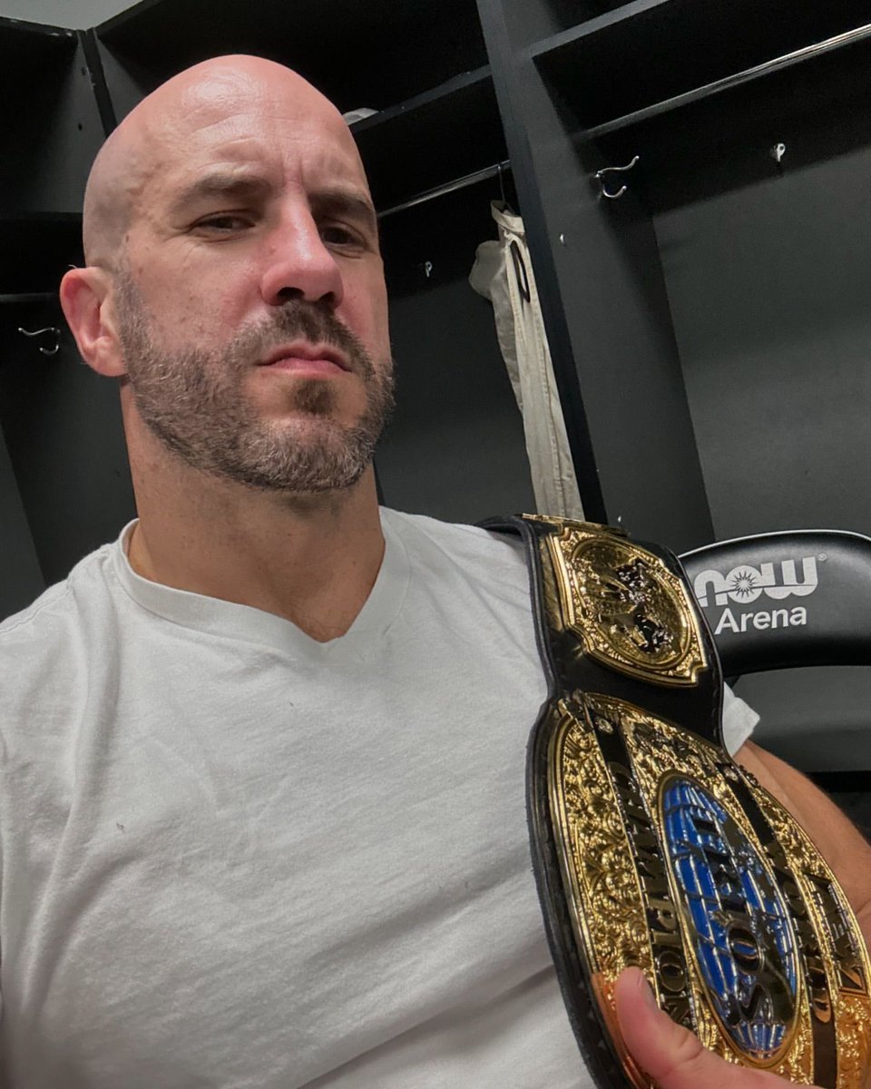 CallMeColossus's tweet image. I look good holding some gold on my shoulder.