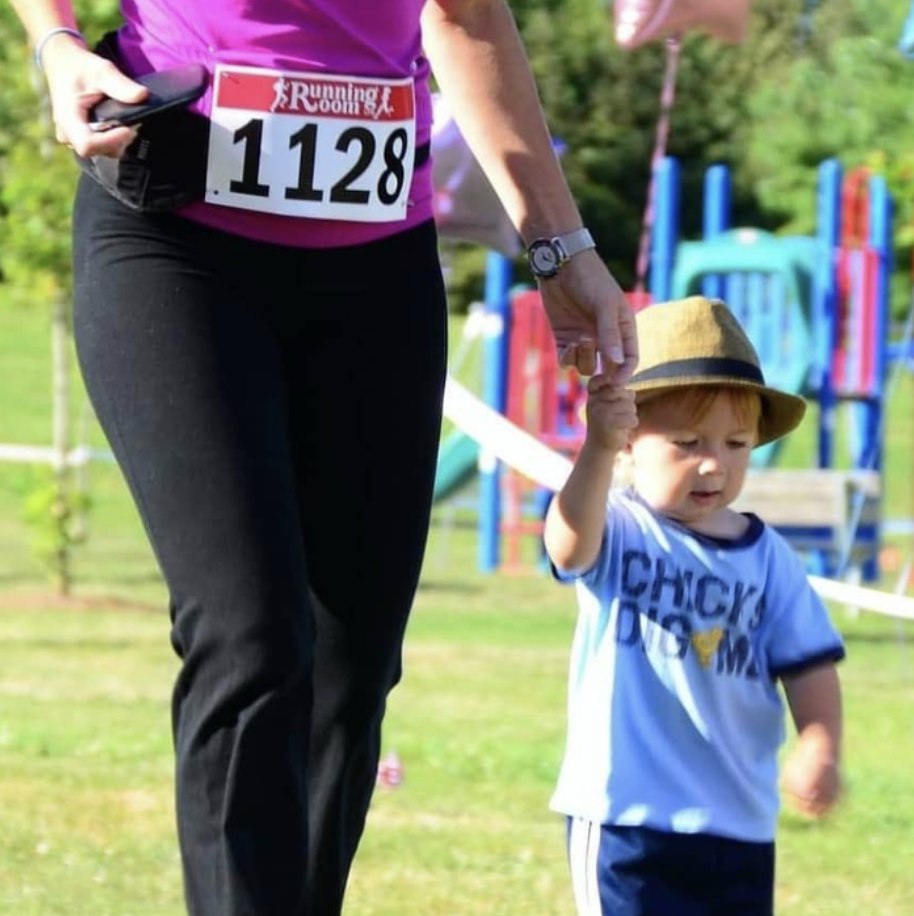 Little legs, big hearts! The 1K Kids Run is perfect for your kiddos! The kids 1K dash registration includes decorating their own cupcake at the finish line. For $5 siblings can decorate one too. Register today! cupcakerun.ca

 #KidsRun #1KKidsRun #EricasWish