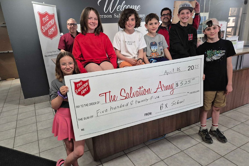 Over 200 students from BX Elementary School built and sold 25 crates made from reclaimed wood, raising $525 for the #Vernon Salvation Army food bank! They learned hands-on skills and visited the facility to see the impact. 
 
ow.ly/UlS250VGyGm
#GivingHopeToday #VernonBC