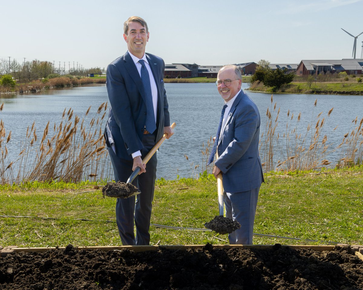 HCC broke ground today on a project that will expand the Constitution Trail in Normal around the College’s Birky Pond. 🦆

The mile-long COUNTRY Financial walking and running trail, bordered by native prairie, will include a bird watching blind, gazebo, and pond overlook.