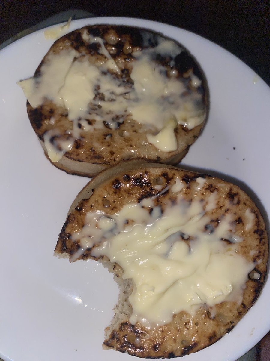 slxmcb's tweet photo. Well I had to toast lightly and try cover in butter and cheese but yep these were burnt as! @Warburtons https://t.co/UZjOllfDLt