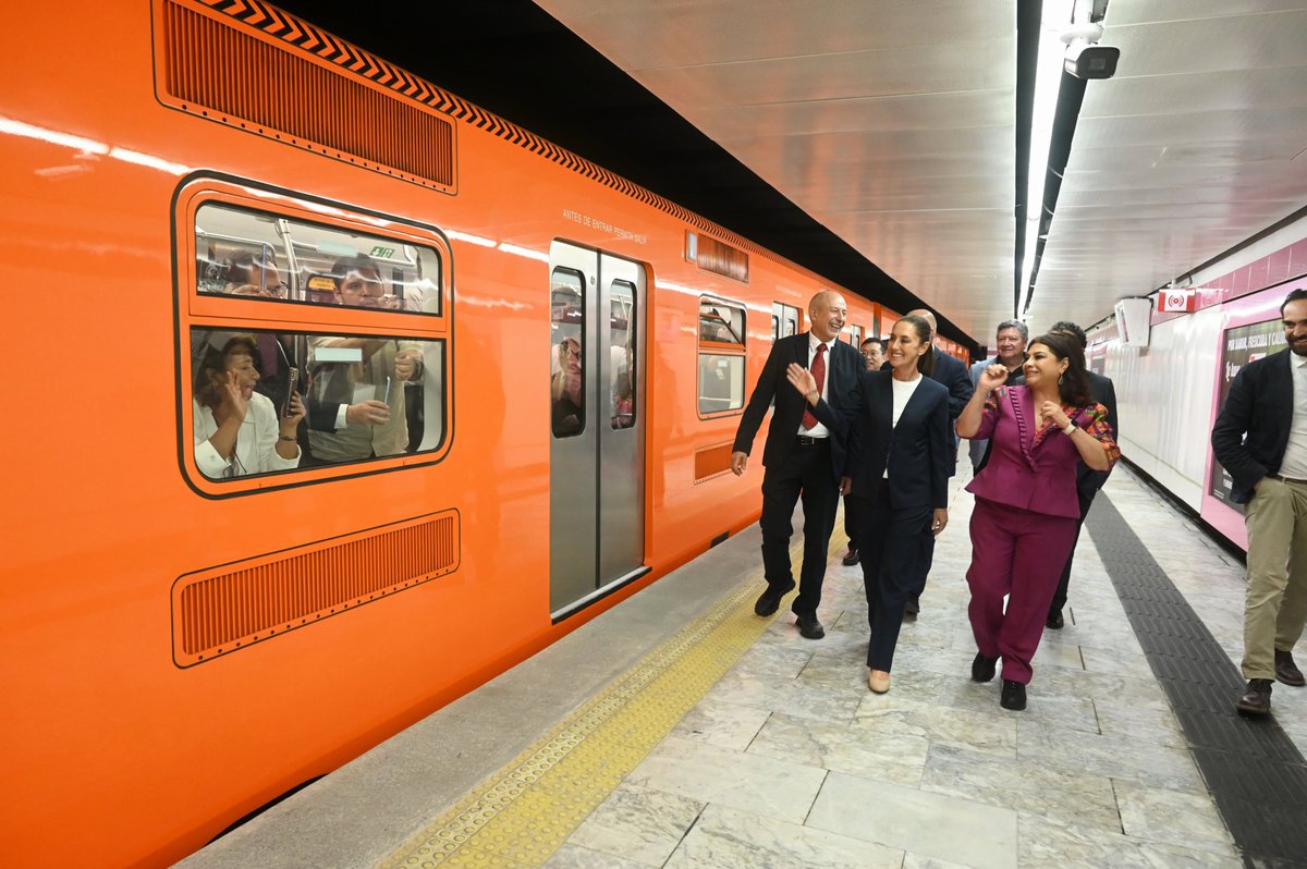 Claudia Sheinbaum Pardo (@claudiashein) on Twitter photo Acompañamos a la jefa de Gobierno de la Ciudad de México, <a href="/ClaraBrugadaM/">Clara Brugada Molina</a>, a poner en marcha la Línea 1 del Metro, que va de la estación Observatorio a Pantitlán.
Es una obra que inicié cuando fui jefa de Gobierno; Clara la va a culminar. Vamos a apoyar a la ciudad con más Acompañamos a la jefa de Gobierno de la Ciudad de México, <a href="/ClaraBrugadaM/">Clara Brugada Molina</a>, a poner en marcha la Línea 1 del Metro, que va de la estación Observatorio a Pantitlán.
Es una obra que inicié cuando fui jefa de Gobierno; Clara la va a culminar. Vamos a apoyar a la ciudad con más