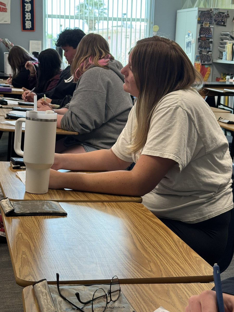 boulder_hs's tweet image. Students in Geometry are calculating arc measures in all the right places—on the circle, inside, and outside! Exploring angles from every angle! #BCHS41 #GeometryInAction