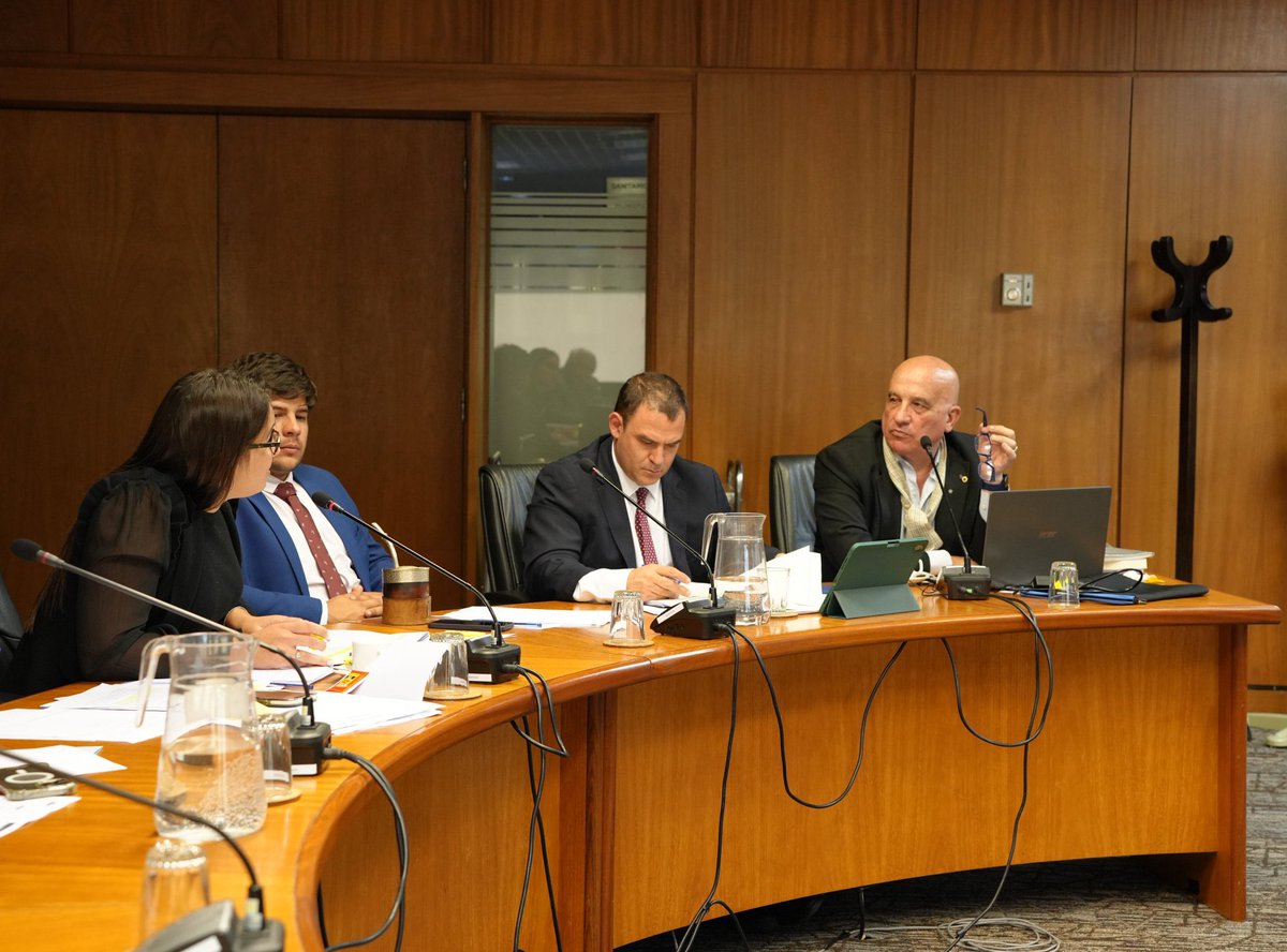 GRAN AVANCE
Se acaba de votar a favor en la comisión de Constitución el proyecto de Ley de nuestro amigo Adrián Peña sobre el ingreso a las intendencias por concurso y sorteo. Gran logro del <a href="/PartidoColorado/">Partido Colorado</a> y gran mérito de <a href="/PauladeArmasOK/">Paula de Armas</a> como miembro de dicha comisión