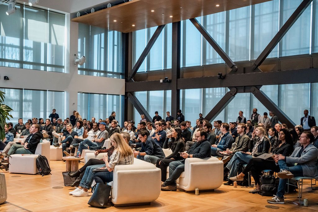 kaysorin's tweet image. 120 of the best AI investors in the world at our new event space yesterday afternoon 🤯
Thanks @LM_Braswell @bradlightcap @thefriley for closing out the day!