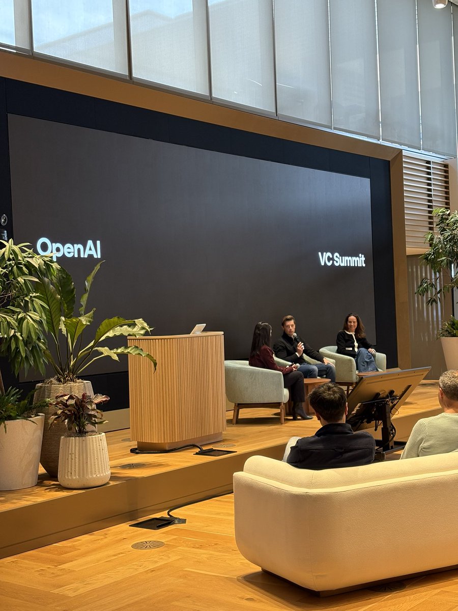 kaysorin's tweet image. 120 of the best AI investors in the world at our new event space yesterday afternoon 🤯
Thanks @LM_Braswell @bradlightcap @thefriley for closing out the day!