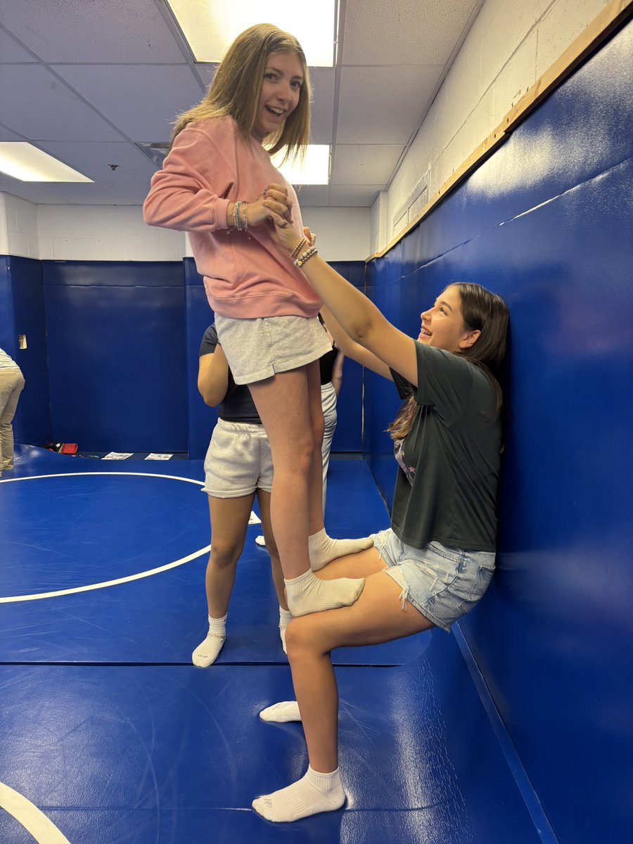 TrinityHS_PE's tweet photo. Workout Wednesday! Students had the option of a lift in the weight room or partner yoga! @TRINITY_MLUCAS @thstrinitypride https://t.co/qFnTOWZQsN