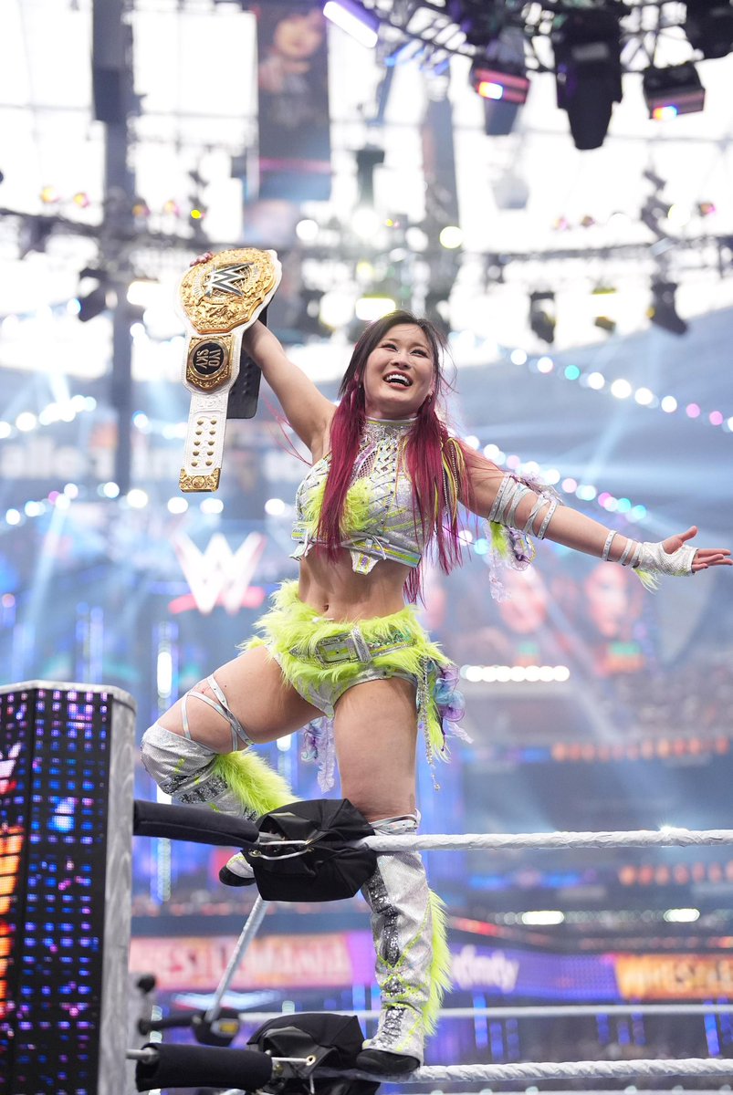 Iyo_SkyWWE's tweet photo. It was definitely the best week of my life!!
Thank you so much, I love you all!!!💖

#WrestleMania @WWE https://t.co/S9qIgI7t0A