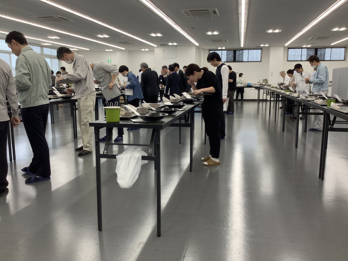 takekyou24's tweet photo. 昨日、4月23日は、京都府のお茶の初市でした〜😃
いよいよ本格的な新茶シーズン到来です。
だけどまだ買えないので、ご案内が遅くなっております
今しばらくお待ちくださいますようお願い致します
＃竹村玉翠園 https://t.co/gaLhv6HwLW