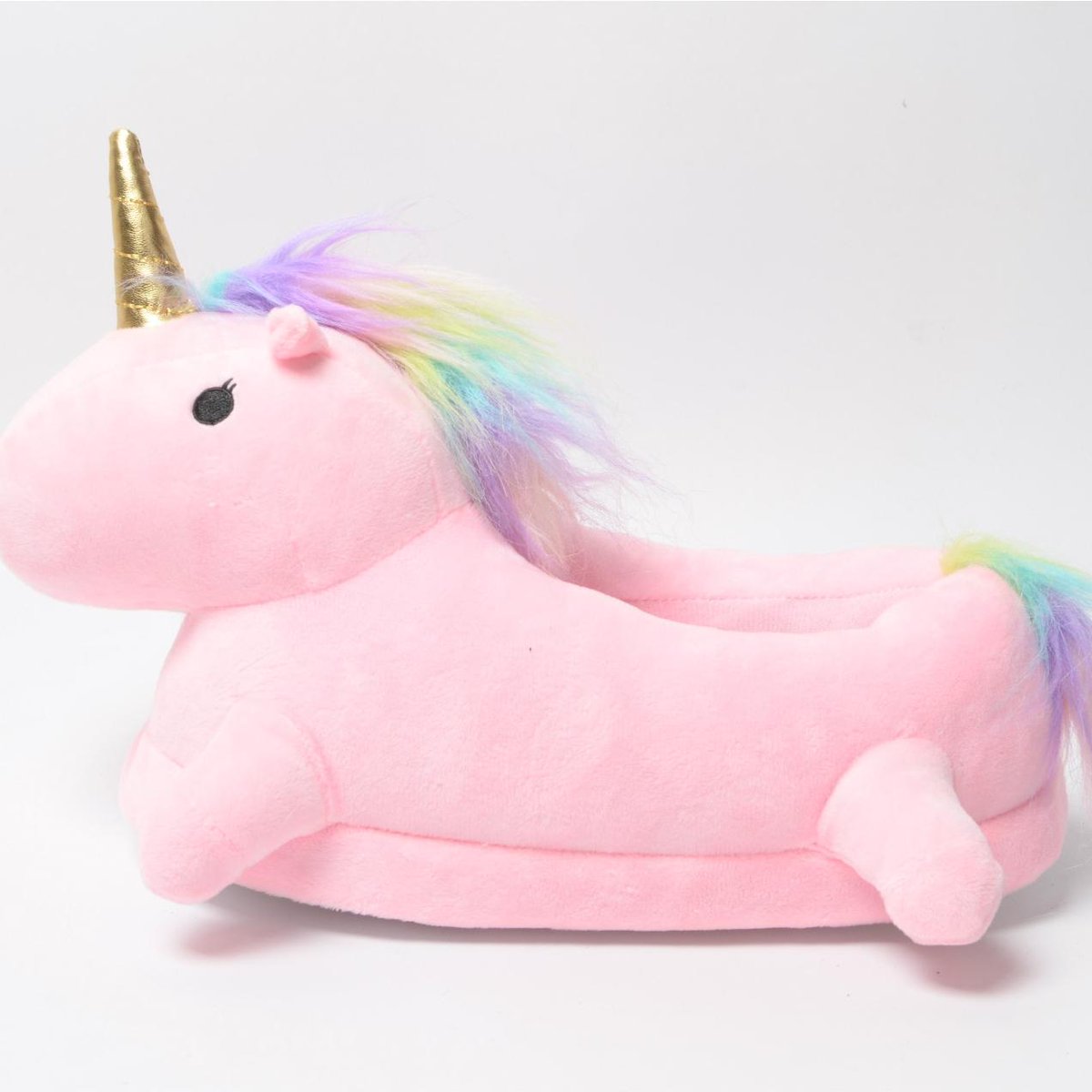 UnicunShop's tweet image. Ready to unleash your inner magic? ✨ These Comfy Unicorn Slippers are so cute, you'll want to keep them all to yourself!  💖☁️ Shop now &amp;amp; treat your feet: unicun.com/product/comfy-…  🦄 #unicornslippers #comfyslippers #giftideas
