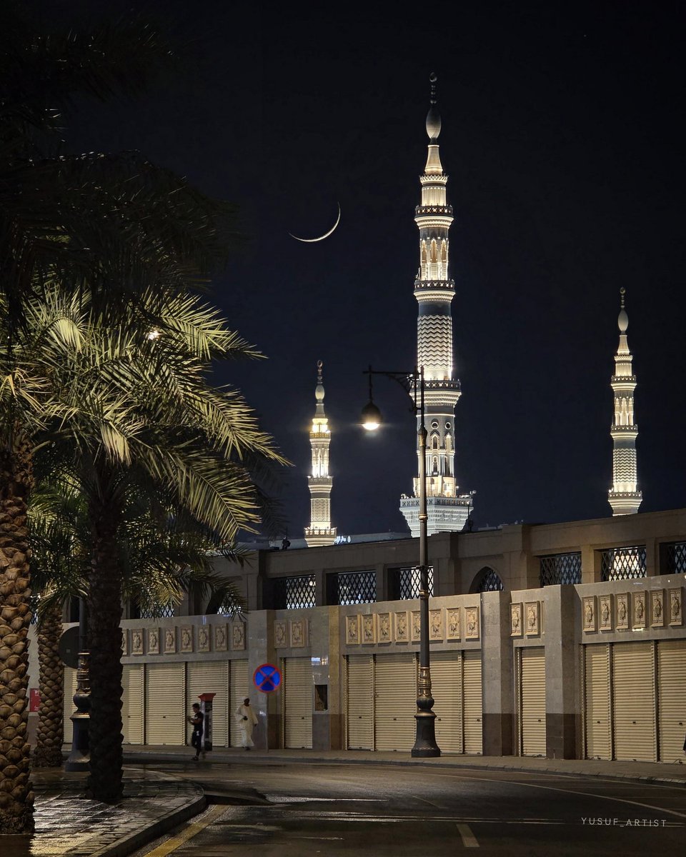 يَا ليت بيني وبين الحرم شارع!
لاضاق صدري ، رحت له و صليت 🤍