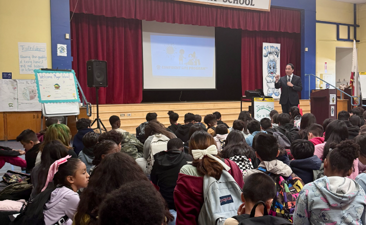 MayorToddGloria's tweet photo. Spoke with 4th and 5th graders at Horton Elementary in #ChollasView about standing up to bullying and creating safe, inclusive communities. These kids are learning to be changemakers, and I’m inspired by their heart and leadership. #Forward #ForAllofUs https://t.co/rAbVLPaJ1r