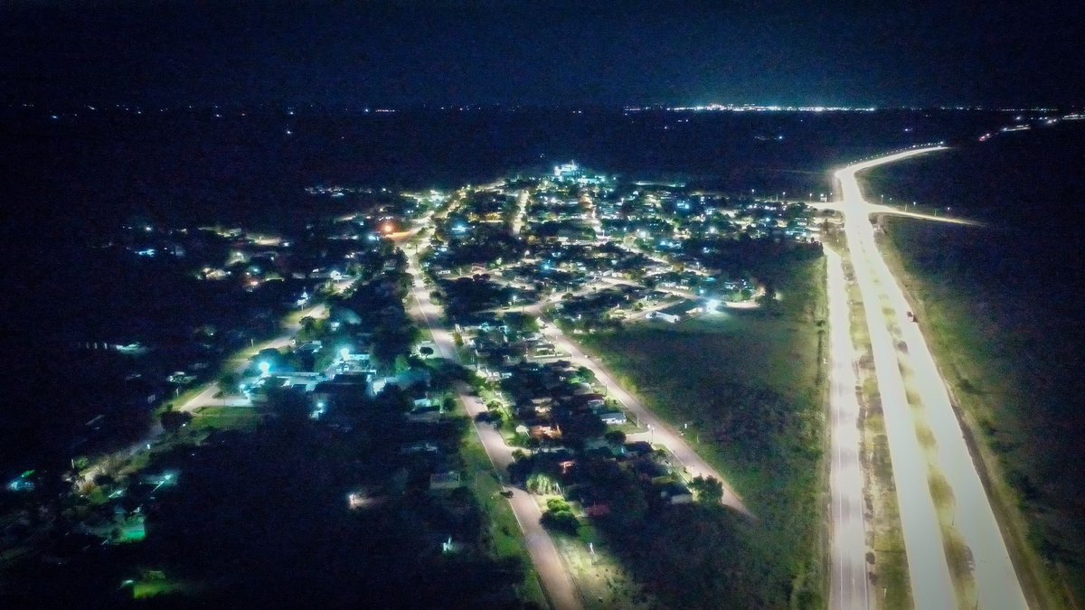 Quedaron inauguradas las obras de consolidación y nuevo tendido de alumbrado público en MEVIR de Mendoza Chico.

#FloridaCumple