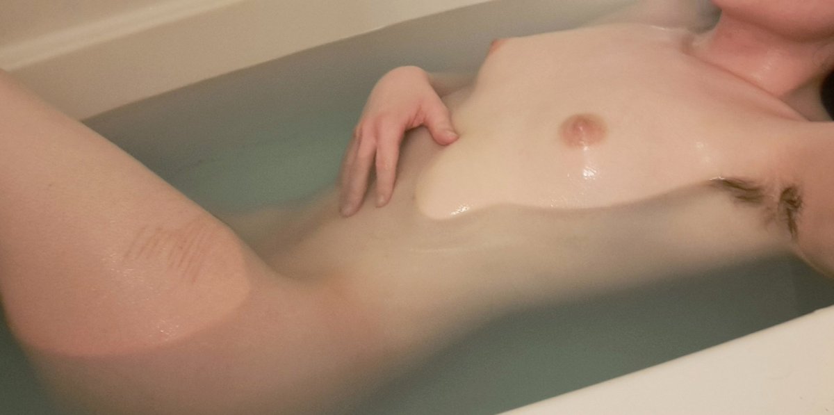 MoeMutt's tweet photo. My favorite past time is taking baths that are so hot i get dizzy and lightheaded and pass out https://t.co/z5YAEyXyNk