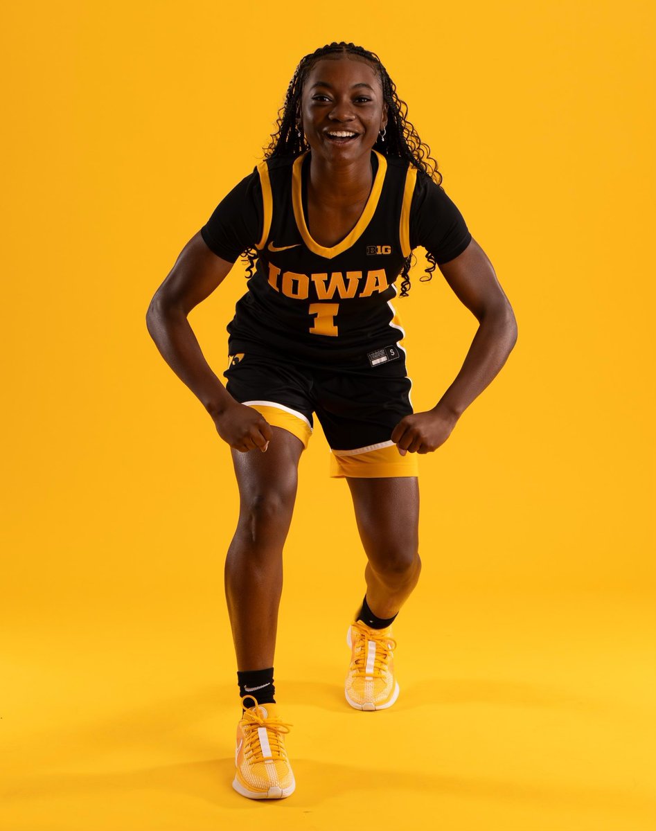 Iowa’s newest addition, Chazadi CHIT CHAT Wright, in Hawkeye threads 🟡⚫️
