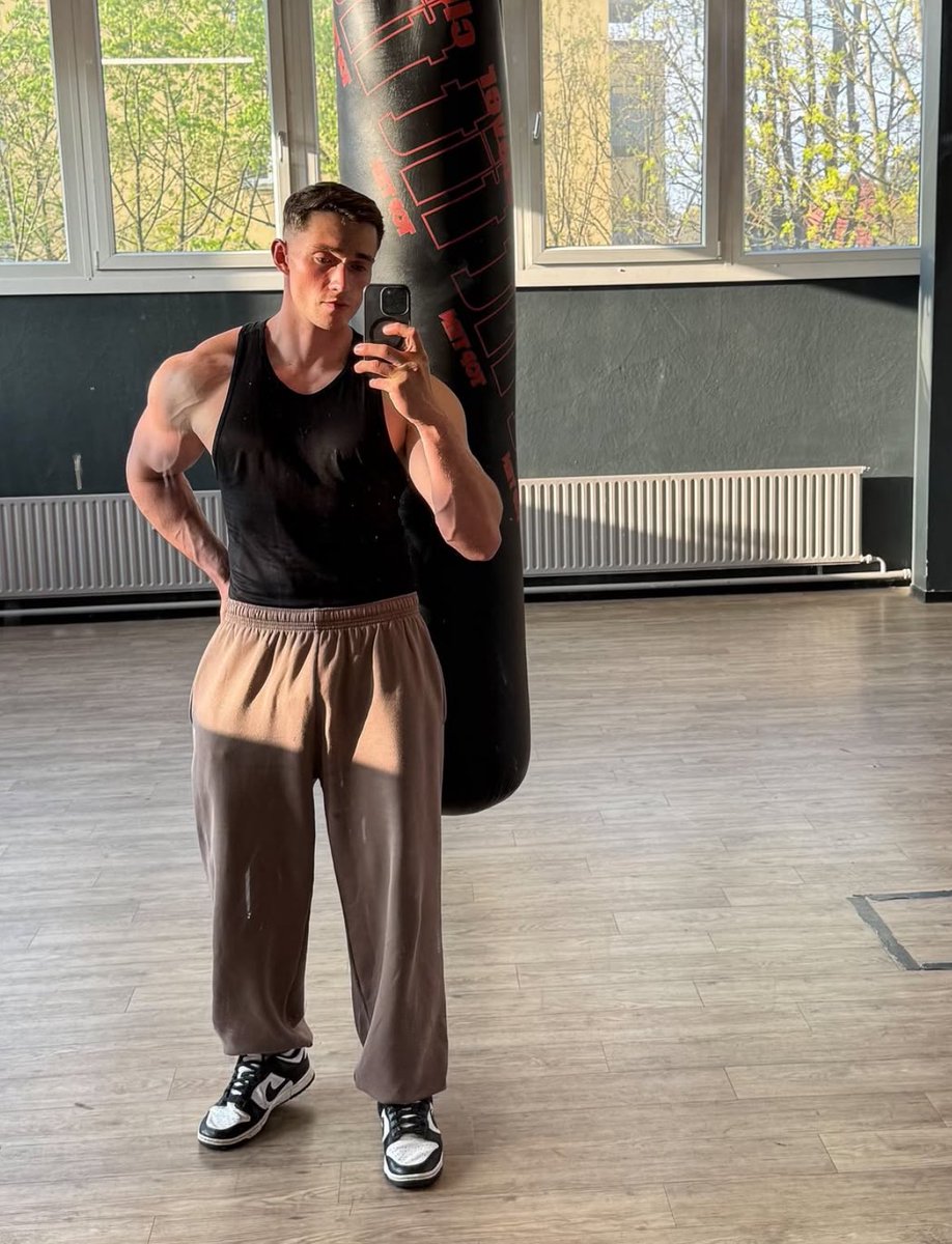 AlphaMo76's tweet image. I’m doing live, I’m going to hit your wallet hard

live:.cid.f7f7c2dcec17cdd1