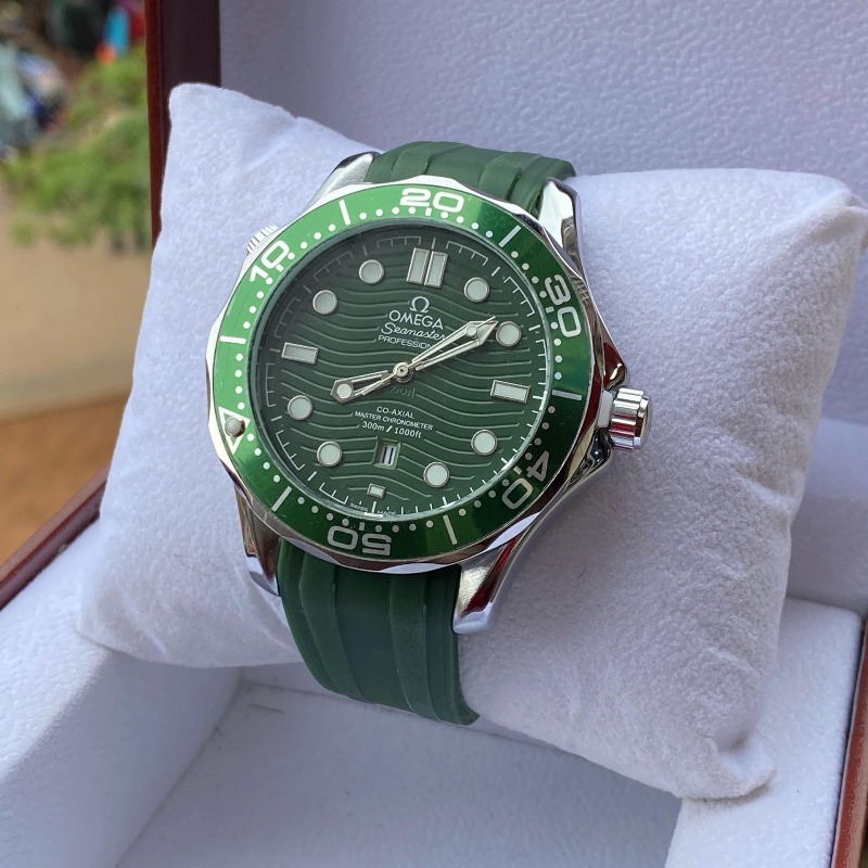 TimePiecesUg's tweet photo. "Elevate Your Wrist Game – Make a Statement"

✨ Daring Designs
💼 Sleek &amp; Confident

🛒 Grab yours 👉 https://t.co/5fTvRAPpl0

#TimePiecesUg #MensStyleUG #AffordableLuxury