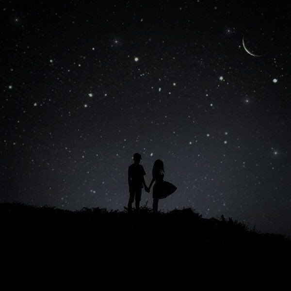 في حياة كل مناهناك النبضة التي غيرت القلب ، و الكلمة التي لاتموت ، و الذكرى التي لاتنسى ، و الدمعة التي تساوي عمرآ ، و النظرة التي اختصرت الكثير ... هناك أماكن لا نغادرها مهما ابتعدنا ، و أناس لا نودعهم مهما التعدو عنا ... في حياة كل منا دائما لحظات علامات فارقة في كل شيء 💜
#حب