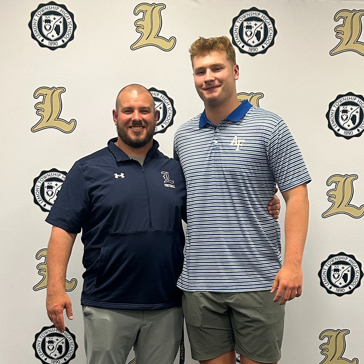 Congratulations to <a href="/lemont_football/">Lemont High School Football</a>'s Jake Sulzberger (<a href="/Jdsulz40/">Jake Sulzberger</a>), who has committed to play college football at Air Force (<a href="/AF_Football/">Air Force Football</a>)!

Read more here: lhs210.net/about-us/news-… #WeAreLemont