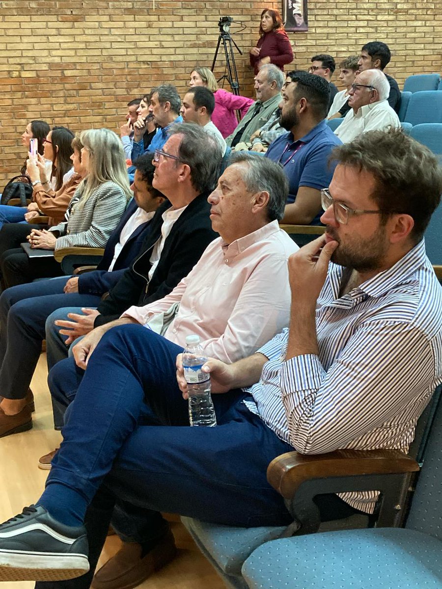 Participé de la jornada "Agrimensura y futuro", organizado por el Colegio de Agrimensura de Mendoza y la Universidad Maza, y expuse en el panel Recursos hídricos: hacia un catastro de riego optimizado para una eficiente administración del recurso. Agradezco la invitación.