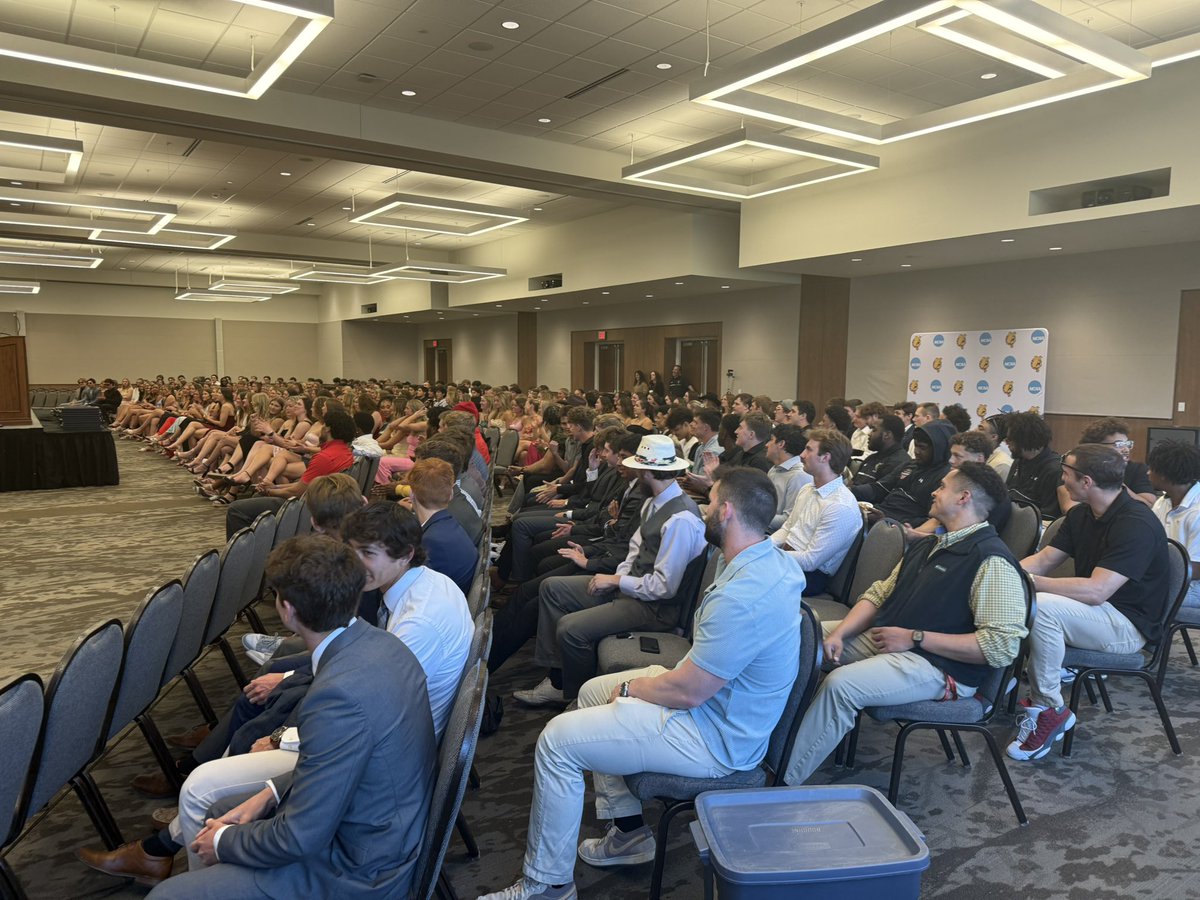 Huge crowd tonight for The Dawg Show! All 17 teams represented for the annual awards show!